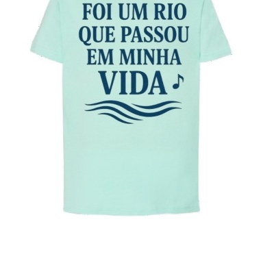 T-shirt verde água com texto azul escuro e símbolos musicais