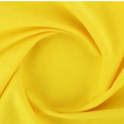 tecido amarelo liso com dobra em espiral
