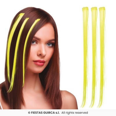 Extensões de cabelo amarelas fluorescentes ao lado de mulher com cabelo castanho