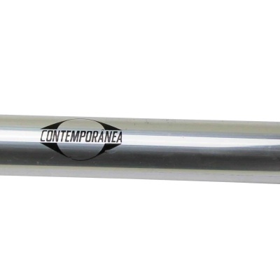 Bastão metálico com ponta azul macia e cabo preto emborrachado