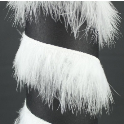 Cilindro preto com faixas brancas de pelo sintético em espiral