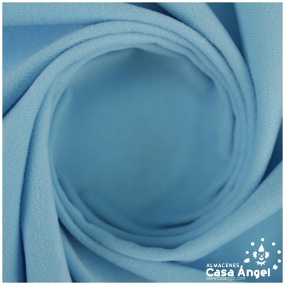 tecido azul claro enrolado com logótipo Casa Ángel