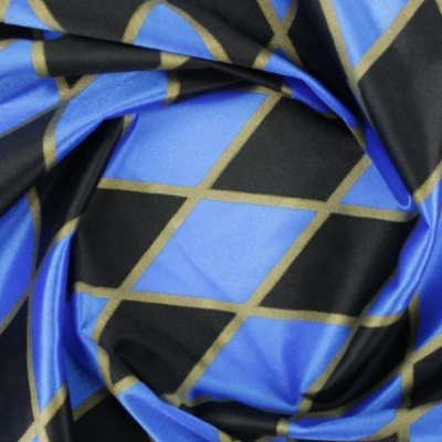 Tecido azul preto dourado padrão geométrico brilho acetinado enrolado