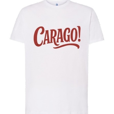 T-shirt branca com texto vermelho 