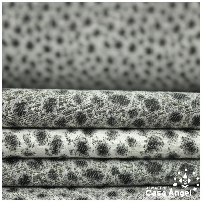 Tecido animal print em cinza e preto dobrado com marca d'água Casa Angel