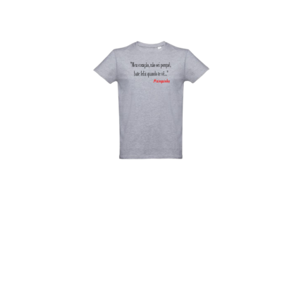 T-shirt cinza com texto Preto e vermelho à frente