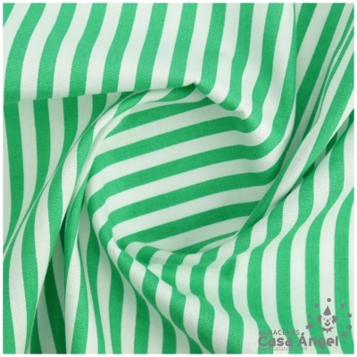 Tecido riscado verde e branco com textura suave e padrão ondulado