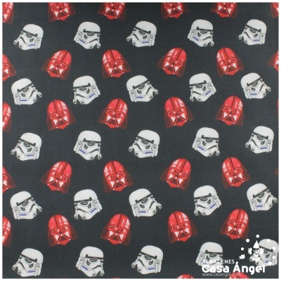 Tecido preto com padrão de capacetes de Stormtrooper brancos e Darth Vader vermelhos