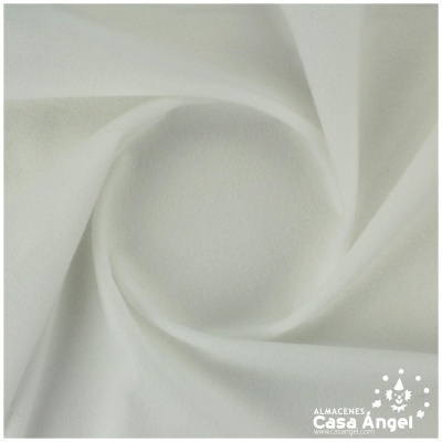 tecido branco suave com pregas em redemoinho e marca ALMACENES Casa Angel