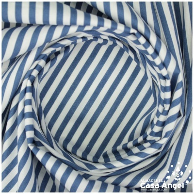 Tecido azul e branco riscado dobrado em espiral com logo Casa Angel