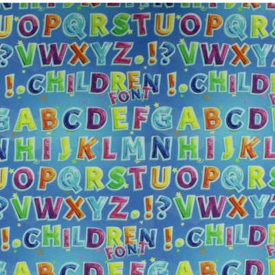 Tecido com padrão colorido de letras do alfabeto e palavras CHILDREN FONT