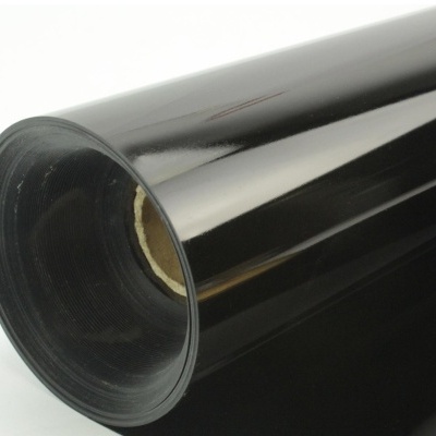 Rolo de filme plástico preto brilhante com tubo de cartolina