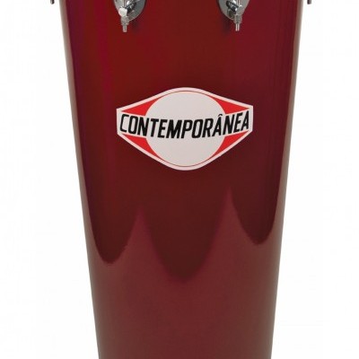 Tambor vermelho com texto CONTEMPORÂNEA e ferragens metálicas