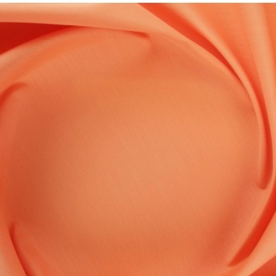 Pano de tecido coral dobrado em círculo