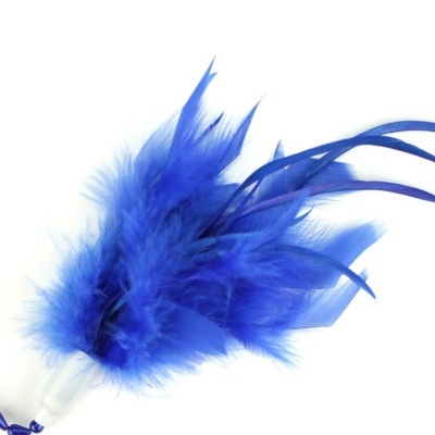 Pena decorativa azul com penas macias e pontiagudas