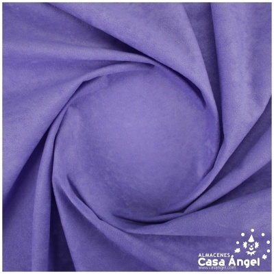 Tecido lilás enrolado com textura aveludada e logo 'ALMACENES Casa Angel'