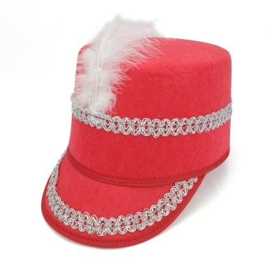 Chapéu vermelho em veludo com decoração prateada e pena branca