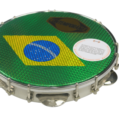 Pandeiro com pele verde com padrão hexagonal e bandeira do Brasil