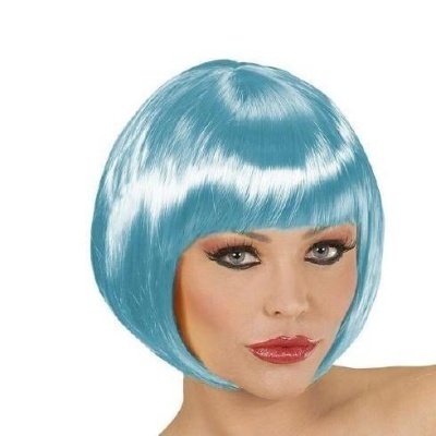 Peruca azul clara tipo bob com franja