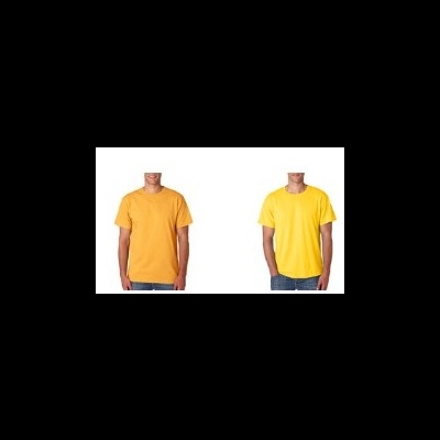 Duas t-shirts lisas de manga curta, uma laranja e outra amarelo-limão