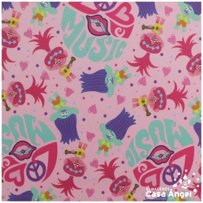 Tecido rosa com padrão de personagens coloridos e símbolos, com logo Casa Ángel