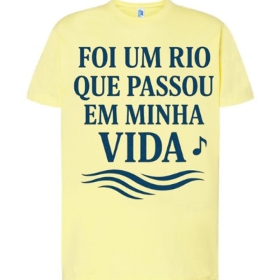 T-shirt amarela com texto azul escuro e simbolos musicais