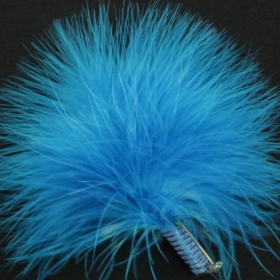 Pluma azul volumosa com suporte metálico