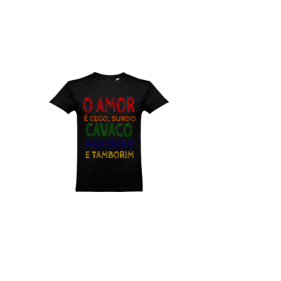 T-shirt preta com texto colorido em português