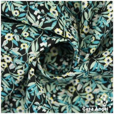 Tecido preto com padrão floral em amarelo, branco e azul