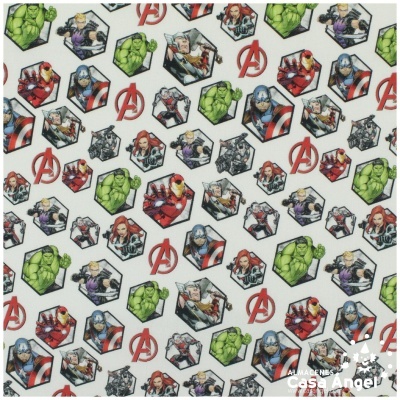 Papel de embrulho dos Vingadores com ilustrações dos heróis em cores variadas