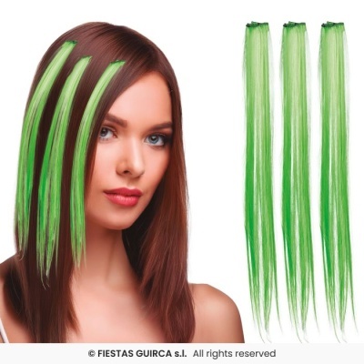 Extensões de cabelo verde com presilhas aplicadas em cabelo castanho e soltas ao lado