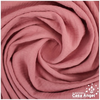 Tecido rosa enrolado em espiral com selo ALMACENES Casa Angel