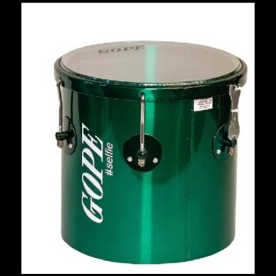 Tambor verde metálico GOPE com pele branca e ferragens prateadas