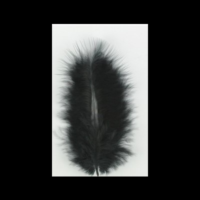Penas negras fofas com textura delicada em fundo branco