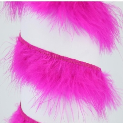 Fita decorativa rosa fúcsia com penas