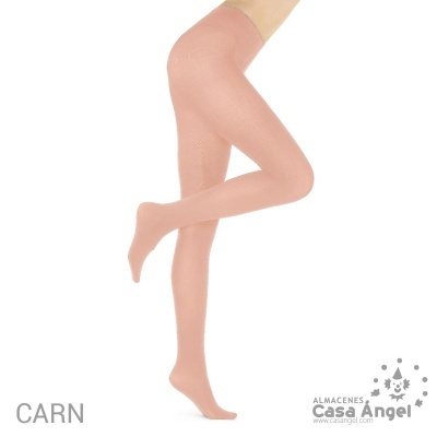 Meia-calça feminina cor carne usada em modelo, fundo branco