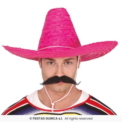 Homem com chapéu de palha rosa e bigode falso