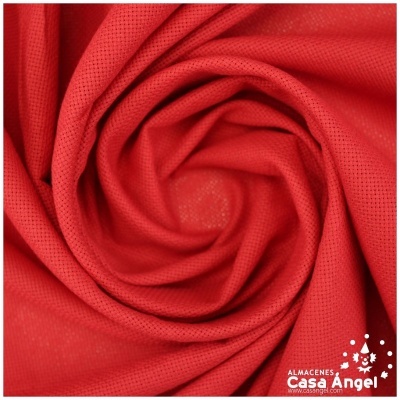 tecido vermelho com padrão de malha respirável enrolado em espiral
