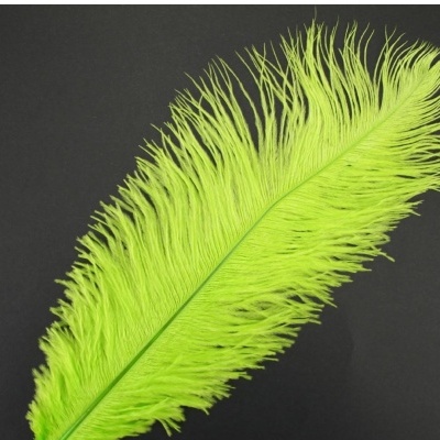 Pena verde fluorescente sobre fundo preto