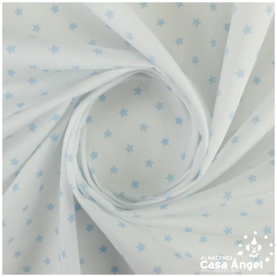 Tecido branco com estrelas azuis enrolado com logotipo Casa Ángel