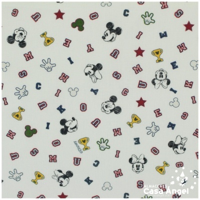 tecido branco com estampado colorido de Mickey Mouse e elementos variados