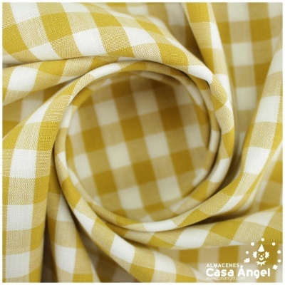 tecido xadrez branco e amarelo ocre em espiral