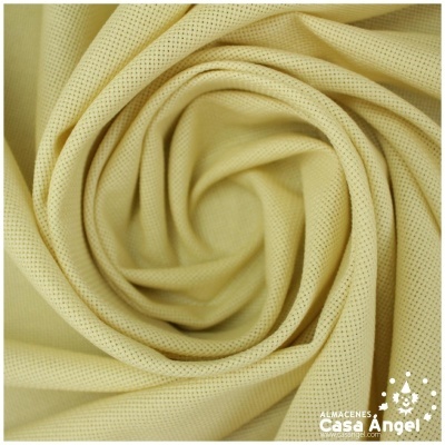 Tecido amarelo claro com textura de malha enrolado em espiral com texto ALMACENES Casa Angel no canto inferior direito