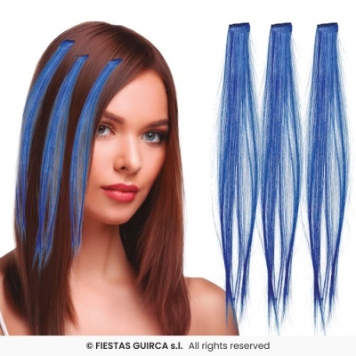 Extensões de cabelo azuis aplicadas em cabelo castanho