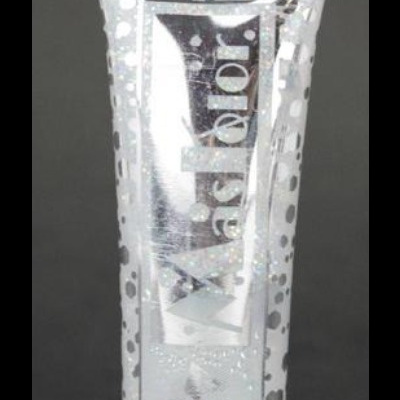 Tubo transparente com brilhos prateados e pretos, tampa preta, produto rotulado HX AS COLOR