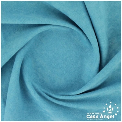 Pano azul claro dobrado em espiral com textura aveludada e logotipo ALMACENES Casa Angel