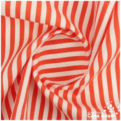 Tecido listrado branco e vermelho com riscas verticais torcido
