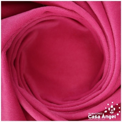 Tecido rosa de feltro dobrado em espiral com logótipo Casa Angel