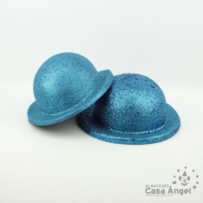 Dois chapéus azuis com textura brilhante em fundo branco