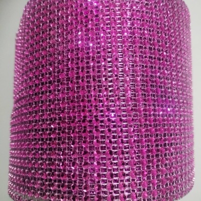 Pulseira larga com pedras rosa brilhantes